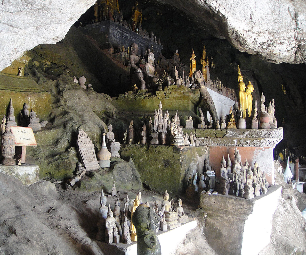 Capture the vibrant beauty of Pak Ou in the dry season